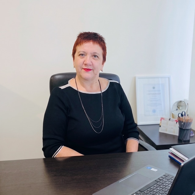 Нікуліна Любов Миколаївна — засновник компанії, директор, практикуючий бухгалтер